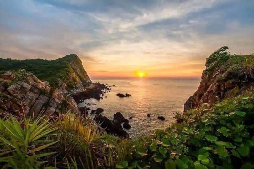 Nha Nghi Phuong Thao Bed & Breakfast Quan Lan Bagian luar foto