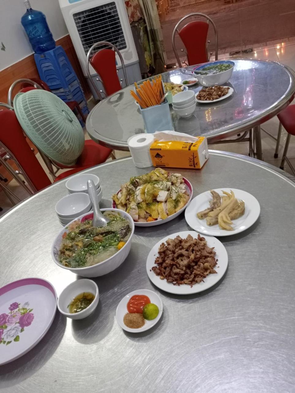 Nha Nghi Phuong Thao Bed & Breakfast Quan Lan Bagian luar foto
