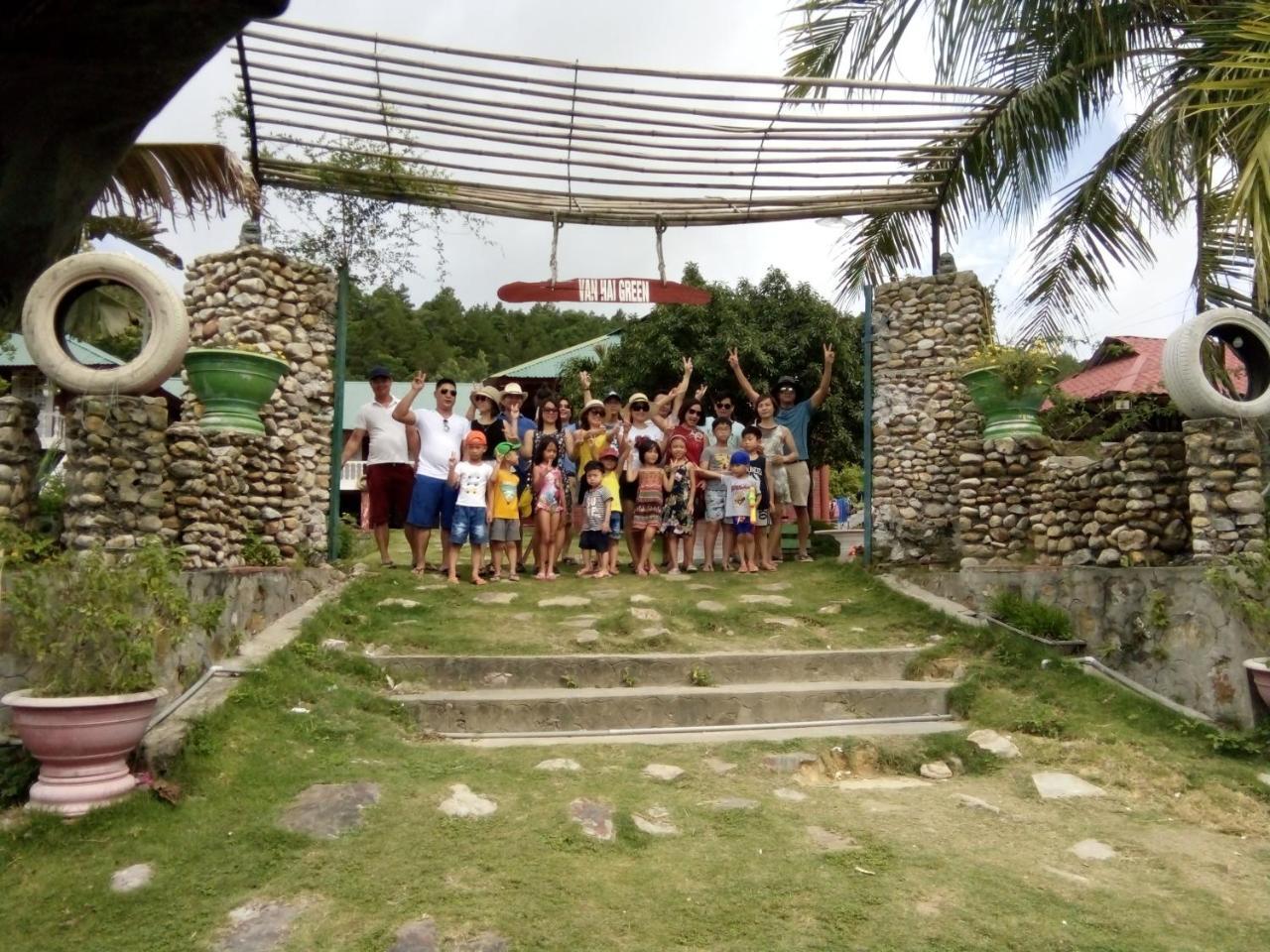 Nha Nghi Phuong Thao Bed & Breakfast Quan Lan Bagian luar foto